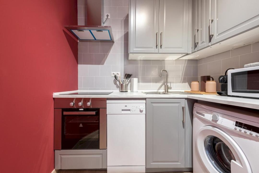 מדריד 3 Bedrooms 1 Bathroom Furnished - Lavapies- Mintystay מראה חיצוני תמונה